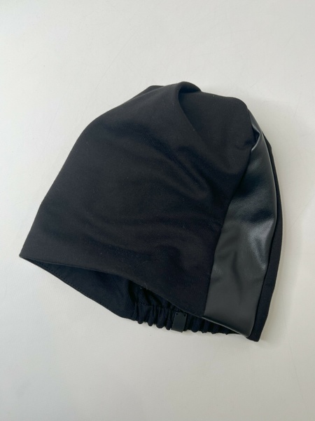 Шапочка Міріам зимова з флісом чорна трикотажна зі вставкою з еко-шкіри фото