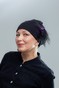 Шапочка Мириам теплая черная со съемным украшением перья фиолет hatmiriamdemi-22 фото 1