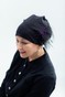 Шапочка Мириам теплая черная со съемным украшением перья фиолет hatmiriamdemi-22 фото 4
