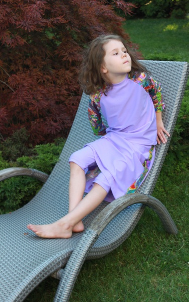 Детский купальный костюм (юбочка и кофточка и леггинсы сирень с разноцветными вставками) фото