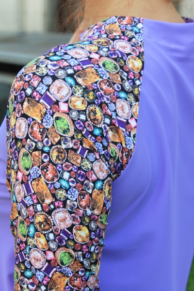 Купальна сукня пряма бузок з принтом коштовності фото