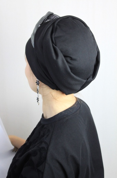 Шапочка Энжи с серебристым узлом и вшитым объемом чёрная фото