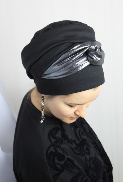 Шапочка Энжи с серебристым узлом и вшитым объемом чёрная фото