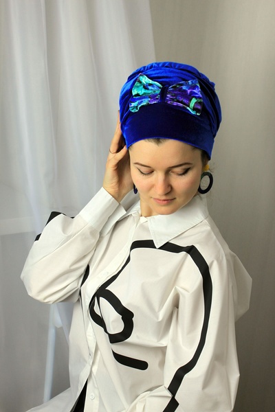 Шапочка Енжі Класика зі вшитим об'ємом велюрова синя з бантом фото