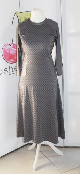 Купальна сукня приталена сіра з принтом ромби фото