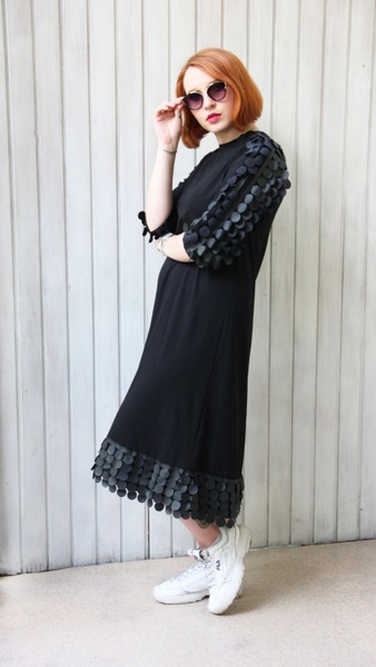 Сукня трикотажна Олівія (чорна з кружечками з еко-шкіри) фото