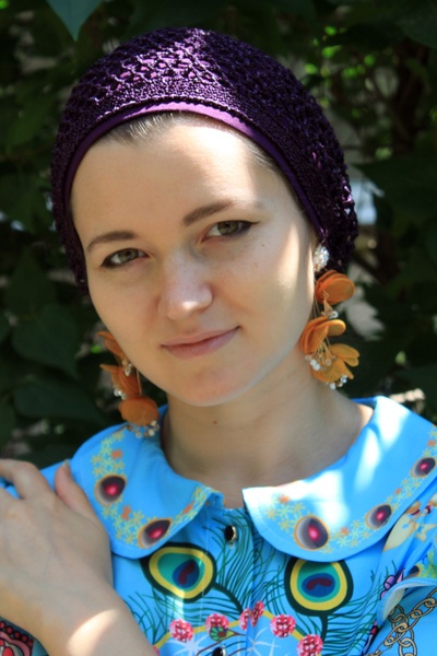 Шапочка Нити с плетенной сеткой ручной работы фиолетовая на сиреневой основе (форма Мини) фото