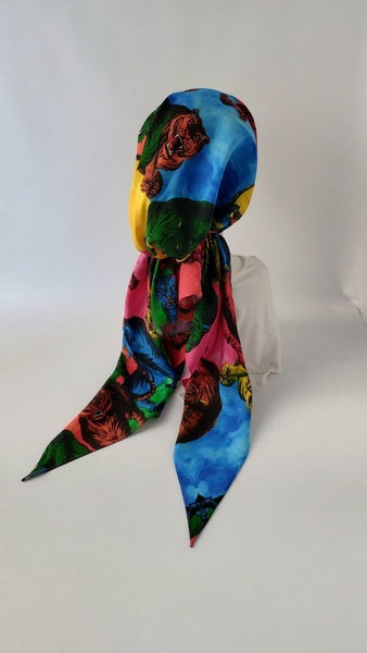 Шелковая бандана Valentino с имитацией платка с принтом тигры фото