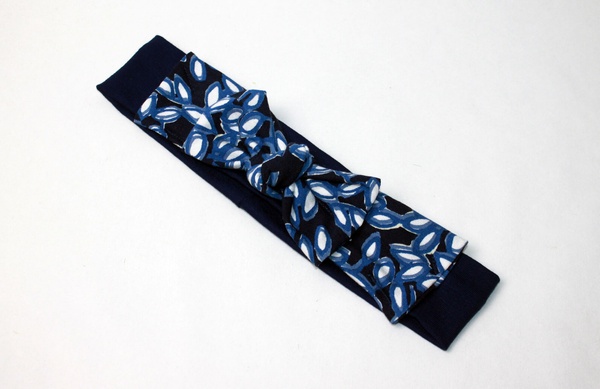 Синяя трикотажная повязка с бантиком-украшением фото
