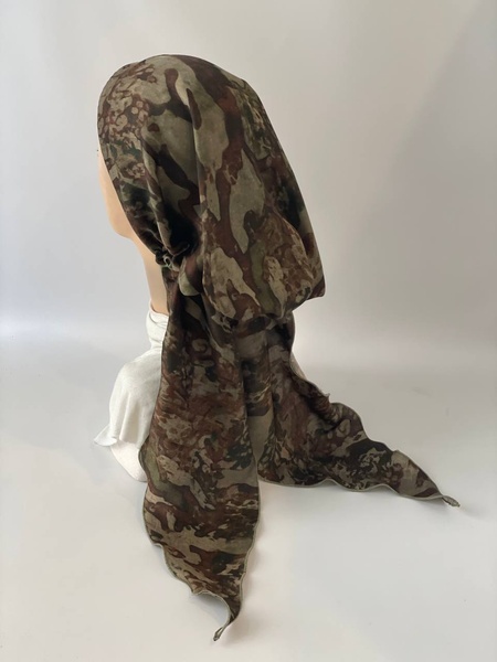 Бандана Дана с длинными хвостами и вшитой веюровой лентой сатин шелк принт милитари фото
