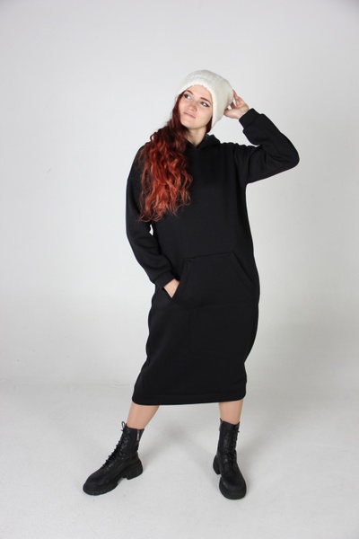Чорное платье-худи с начесом и принтом Малина в капюшоне фото