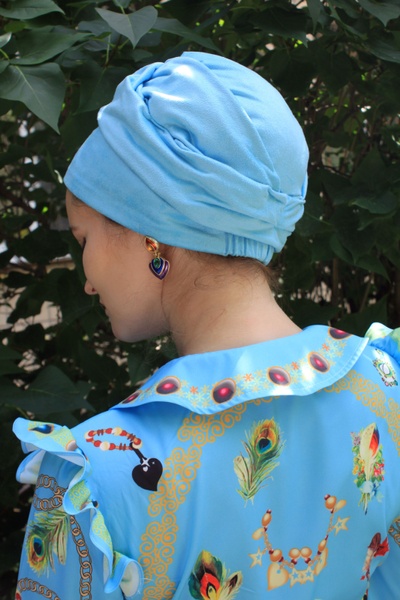 Шапочка Енжі Класика зі вшитим об'ємом з еко-замшу блакитна фото