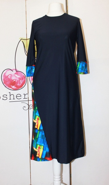 Купальна сукня пряма темно-синя з різнокольоровим принтом фото