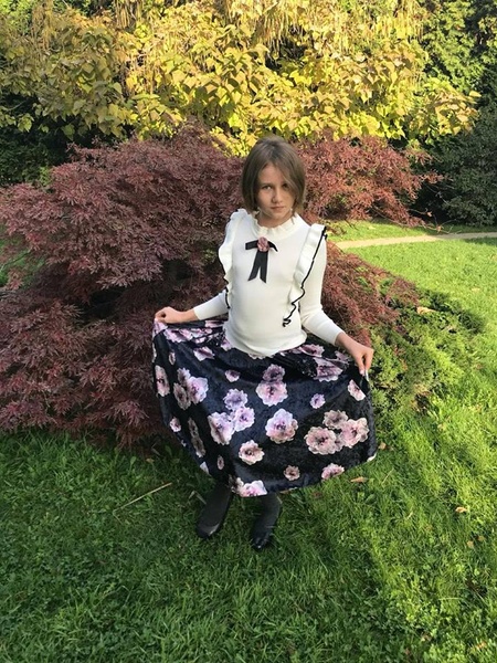 Праздничная велюровая юбочка с цветочным принтом фото