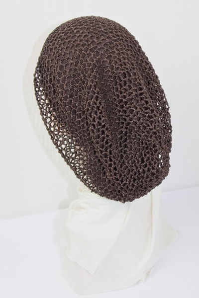 Шапочка Ніті з плетеною сіткою ручної роботи відтінку шоколад (форма Міді) фото