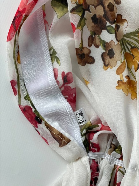 Бандана с имитацией платка белая с принтом яркие цветы фото