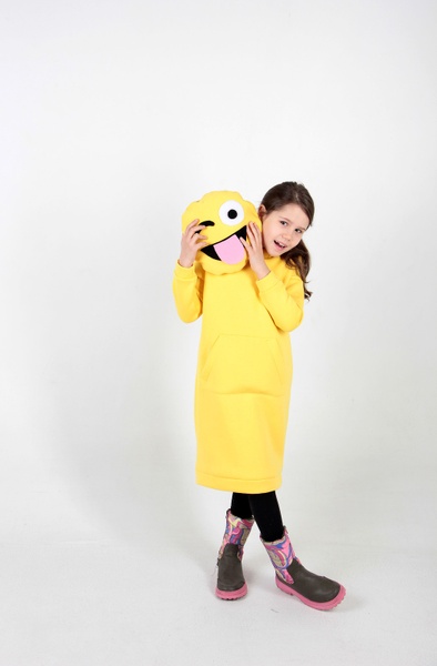 Жёлтое детское платье-худи с начесом с подкладкой "Лего" в капюшоне фото