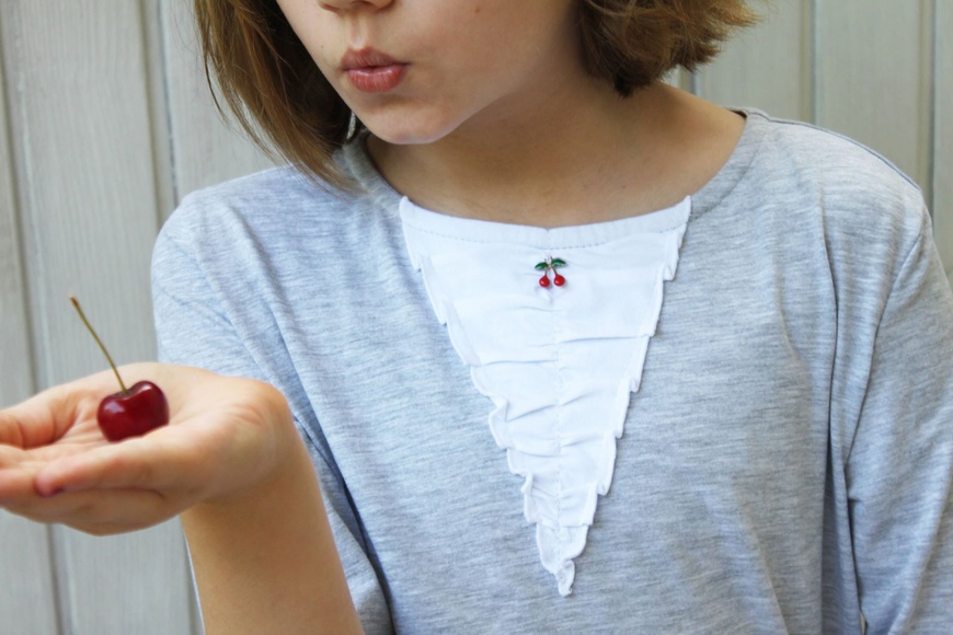 Детская ночная рубашка серая с белой вставкой фото